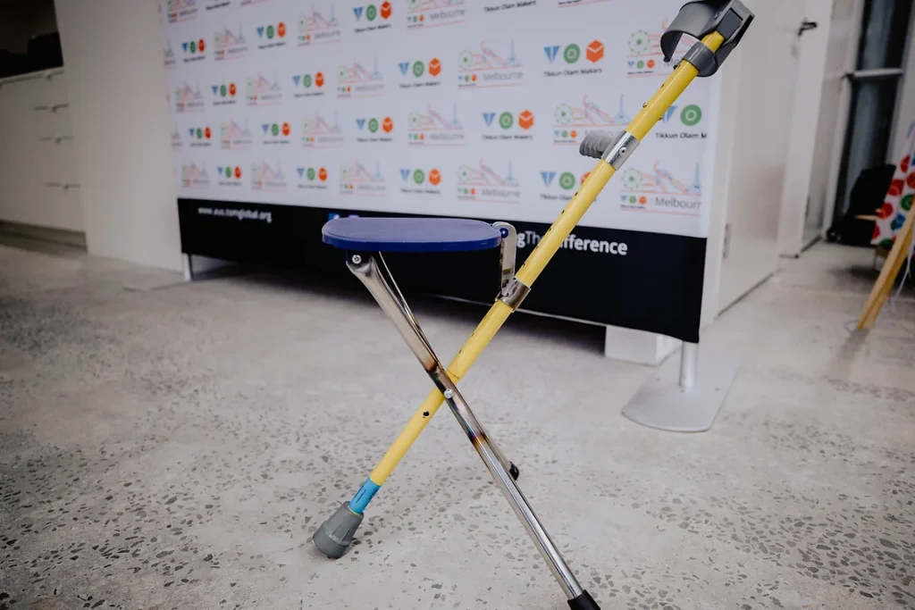 TOM-Melbourne_seat-crutches-2.0_1