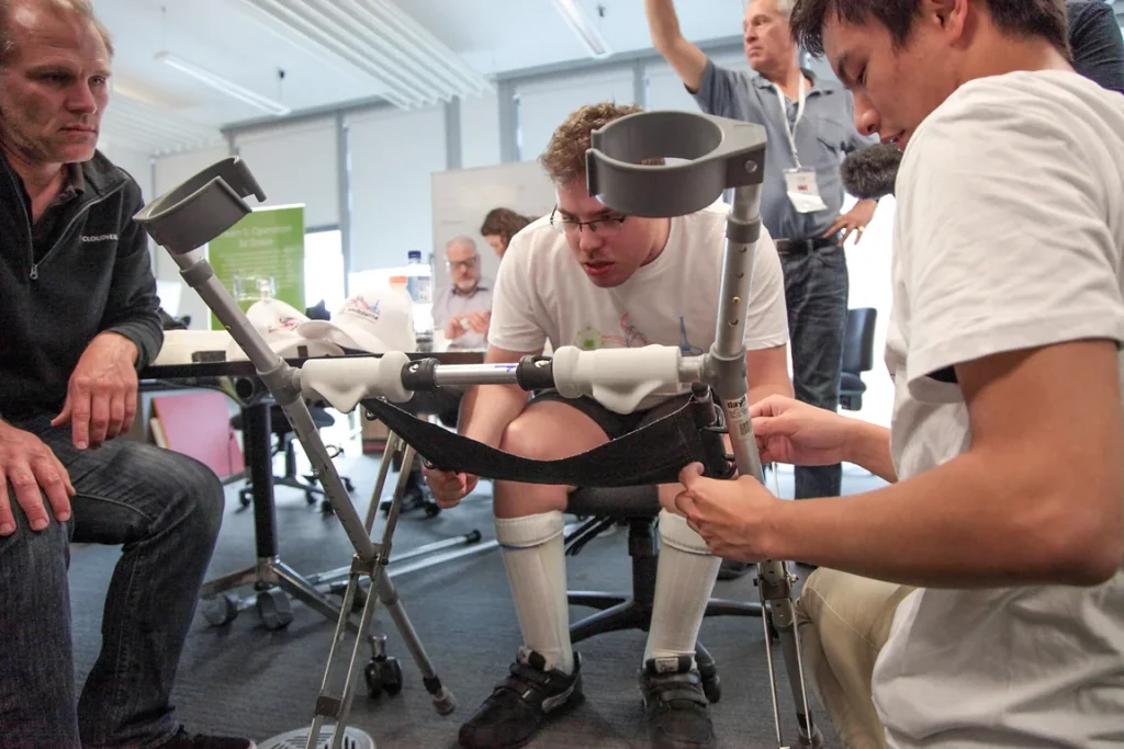 TOM-Melbourne_seat-crutches_4
