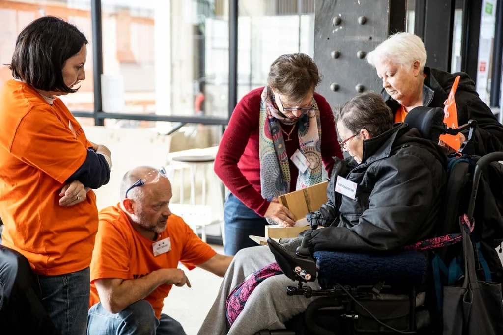 TOM-Melbourne_wheelchair-tray_1