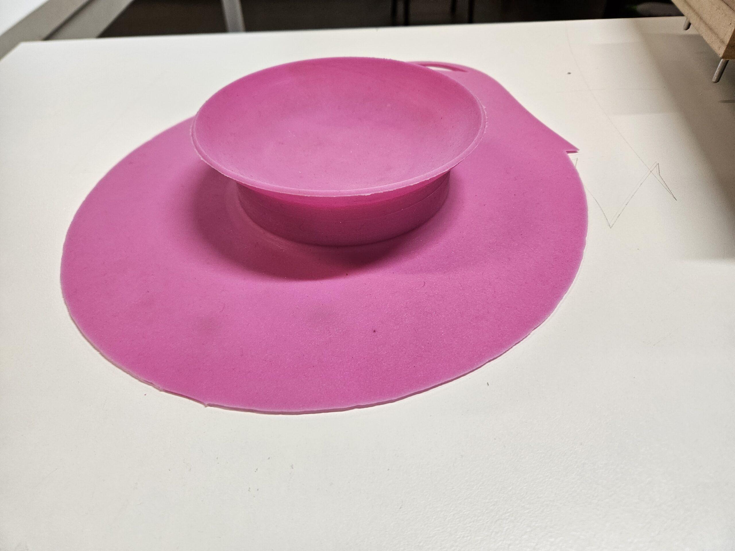 Pink bowl stabiliser made of silicone.